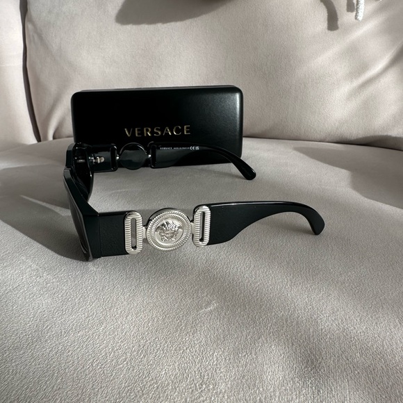 Versace sunglasses - Picture 6 of 6
